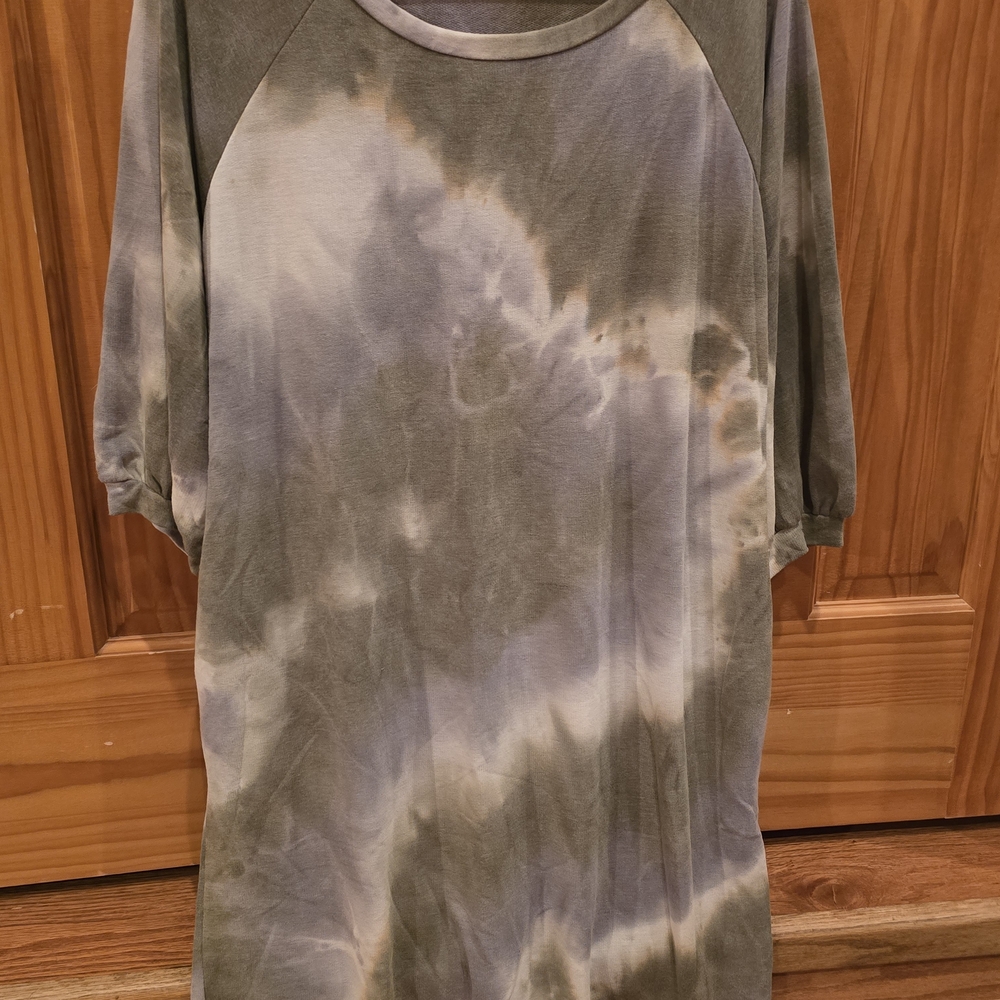 Chris & Carol Tie-Dye Dress in Gray and Cream